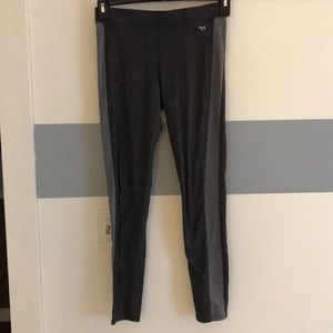 GRAY VICTORIA’S SECRET PINK LEGGINGS